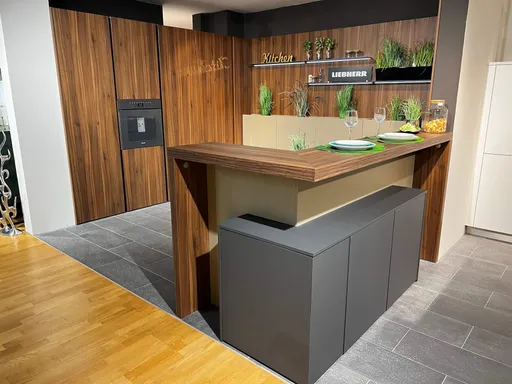 LEICHT Orlando Designküche Nussbaum